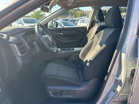 Used 2025 Nissan Rogue SV FWD image 12