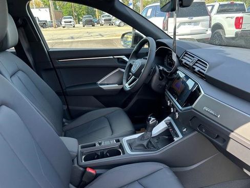 New 2025 Audi Q3 2.0T Premium image 25