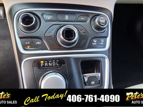 Used 2016 Chrysler 200 Limited image 22