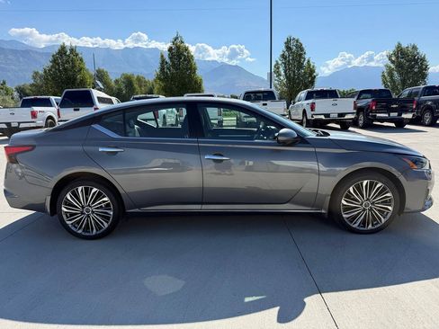 Used 2024 Nissan Altima 2.5 SL AWD/4WD image 2