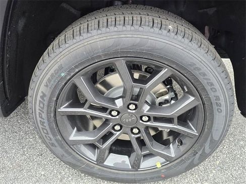 New 2025 Jeep Grand Cherokee L Limited image 8