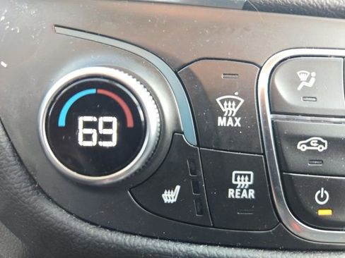 Used 2024 Chevrolet Equinox LT image 32