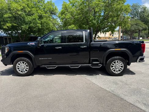 Used 2022 GMC Sierra 2500 SLT w/ SLT Preferred Package AWD/4WD image 8