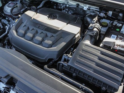 Used 2024 Volkswagen Tiguan Wolfsburg Edition image 28