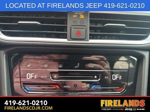 Used 2025 Volkswagen Taos SE image 22