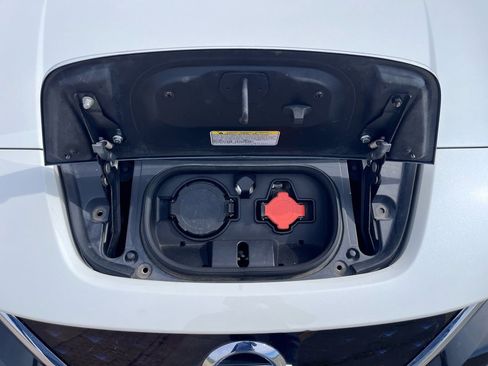 Used 2019 Nissan Leaf SL w/ SL Technology Package FWD image 30