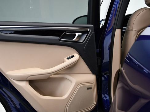 Used 2025 Porsche Macan image 38