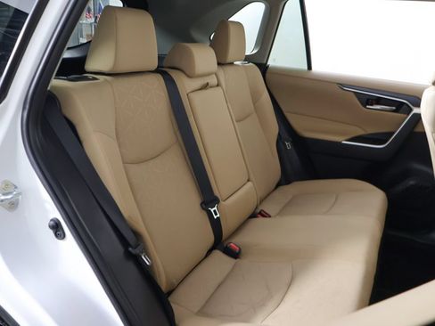 Used 2025 Toyota RAV4 XLE AWD/4WD image 30