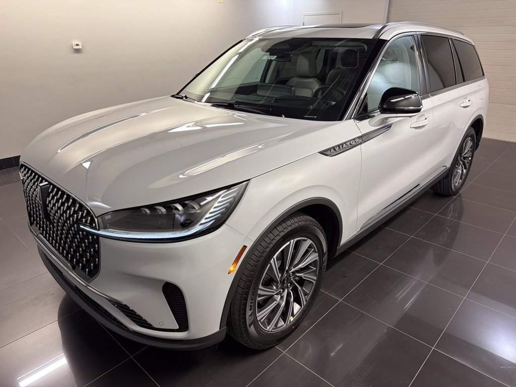 New 2027 Lincoln Aviator AWD image 3