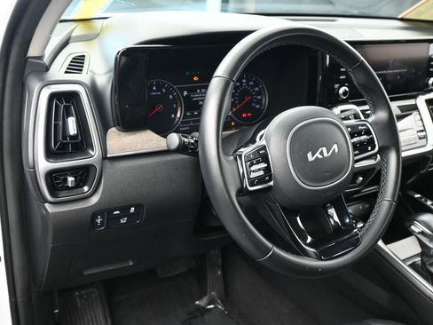 Used 2022 Kia Sorento EX w/ Panoramic Sunroof Package FWD image 15