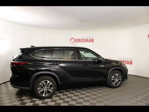 Used 2021 Toyota Highlander XLE AWD/4WD image 9