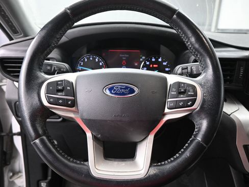 Used 2020 Ford Explorer XLT image 11