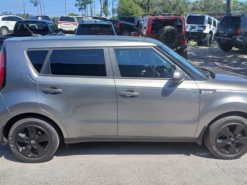 Used 2018 Kia Soul FWD image 6