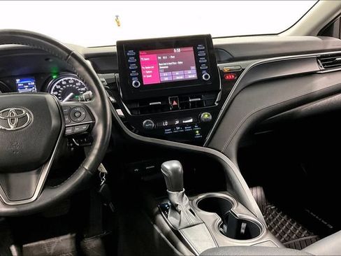 Used 2022 Toyota Camry SE FWD image 12