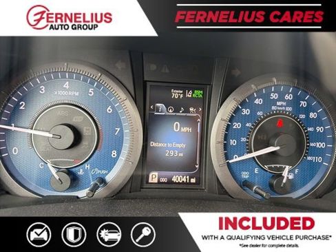Used 2020 Toyota Sienna XLE w/ XLE Navigation Package FWD image 11