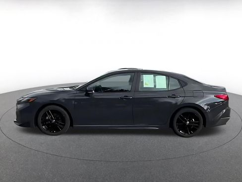 Used 2025 Toyota Camry SE image 8