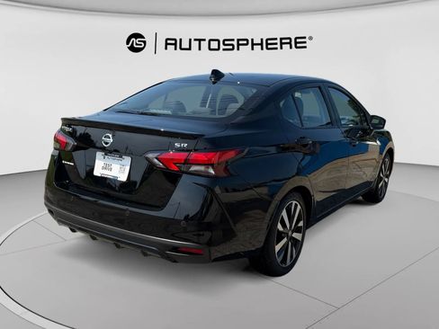 Used 2022 Nissan Versa SR FWD image 9