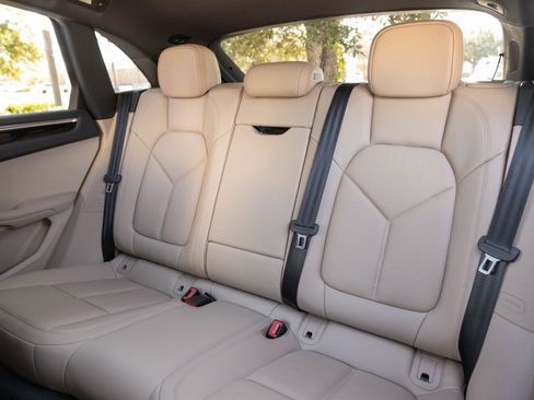 Used 2025 Porsche Macan image 29