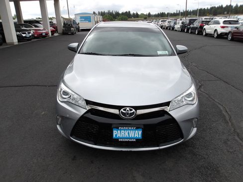 Used 2016 Toyota Camry XSE w/ Moonroof Package FWD image 8