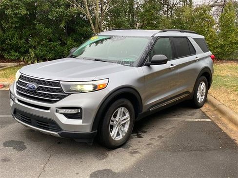 Used 2023 Ford Explorer XLT w/ Equipment Group 202A image 3