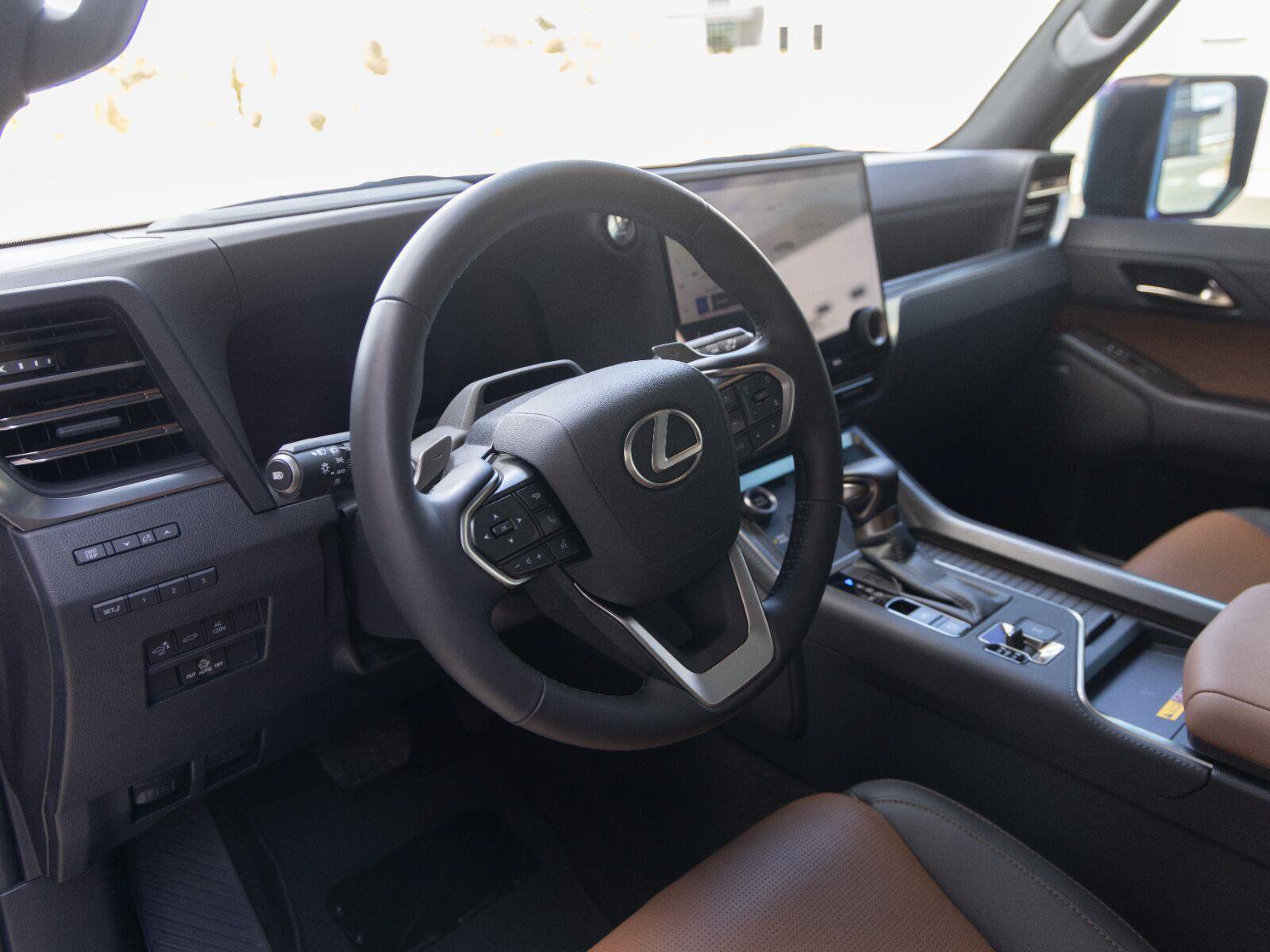 Used 2025 Lexus GX 550 w/ Accessory Package (2T) AWD/4WD image 25