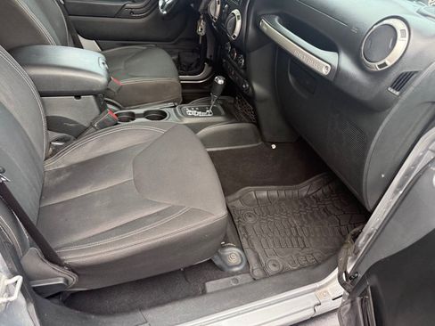 Used 2018 Jeep Wrangler Unlimited Sahara AWD/4WD image 58