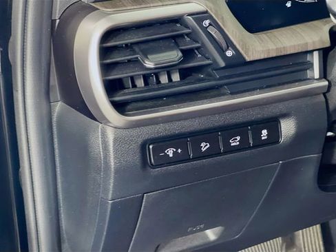 Used 2024 Kia Telluride EX w/ EX Captain's Chair Package image 11