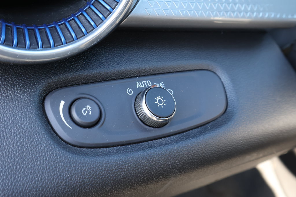 Used 2025 Chevrolet Trax LT FWD image 14