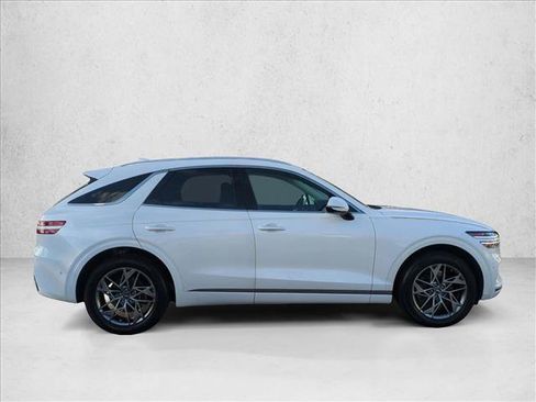 Used 2022 Genesis GV70 2.5T w/ Advanced Package image 4