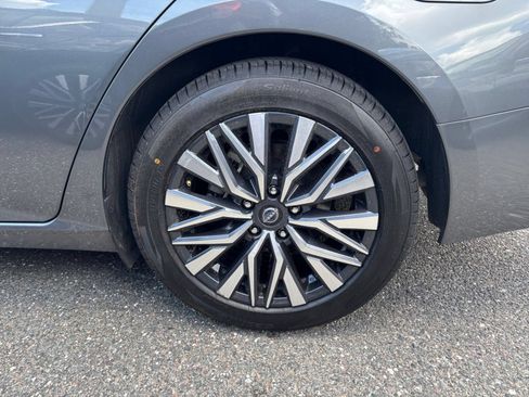 Used 2025 Nissan Altima 2.5 SV FWD image 29