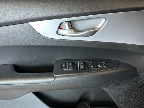Used 2022 Kia Forte LXS FWD image 12