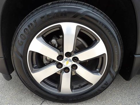 Certified 2019 Chevrolet Traverse LT w/ LT Premium Package AWD/4WD image 16
