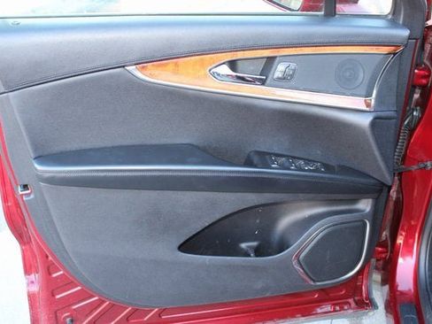 Used 2019 Lincoln Nautilus Select image 19