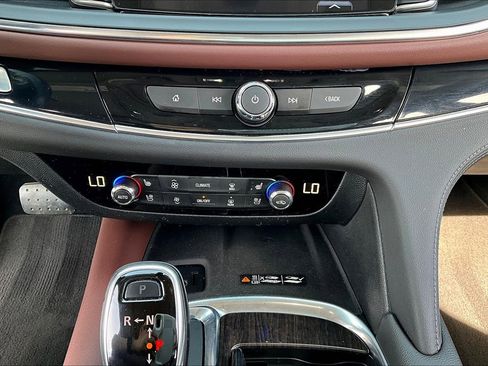 Used 2018 Buick Enclave Avenir w/ Avenir Technology Package FWD image 24