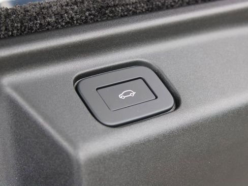 New 2026 Land Rover Range Rover Long Wheelbase SE AWD/4WD image 46