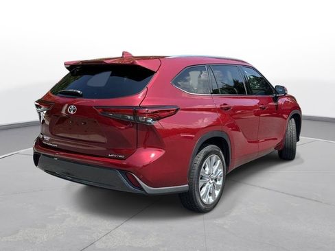 Used 2021 Toyota Highlander Limited FWD image 6