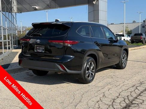 Used 2023 Toyota Highlander XLE AWD/4WD image 3