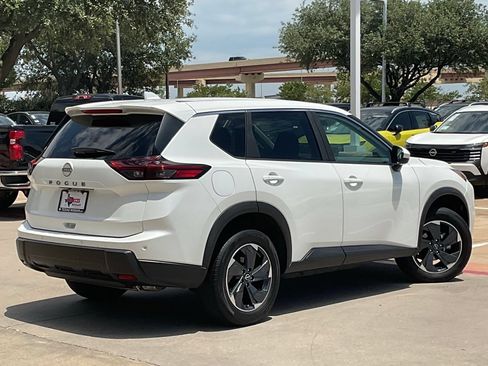 Used 2025 Nissan Rogue SV FWD image 4