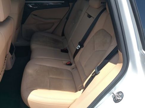 Used 2021 Porsche Macan AWD/4WD image 20