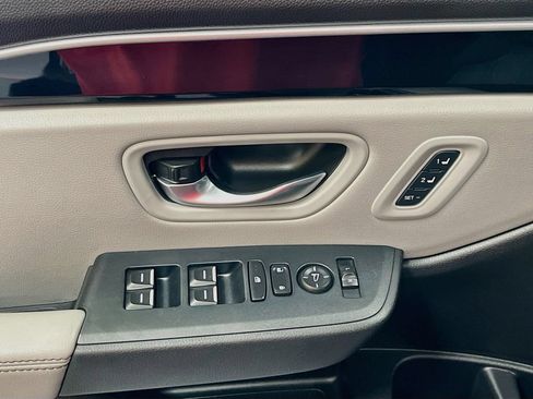 Used 2024 Honda Pilot Touring image 18