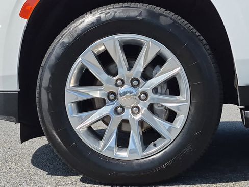 Used 2023 Chevrolet Suburban Premier AWD/4WD image 8
