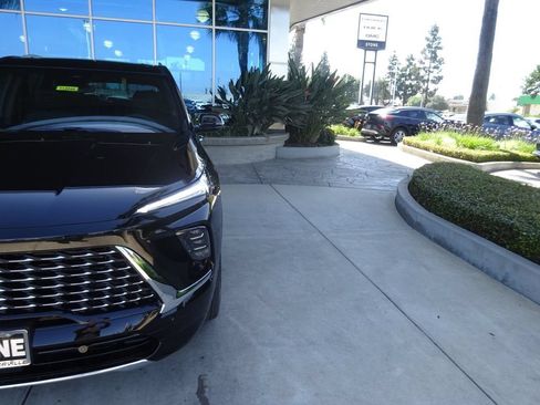 New 2026 Buick Enclave Avenir w/ Super Cruise Package FWD image 32