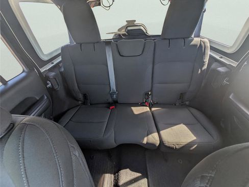 Used 2018 Jeep Wrangler Unlimited Sport S image 32