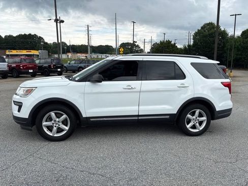 Used 2018 Ford Explorer XLT FWD image 5