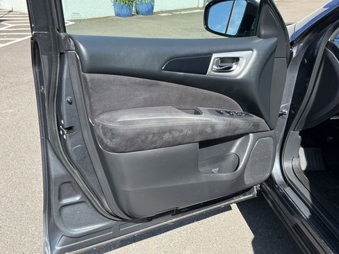 Used 2014 Nissan Pathfinder SV AWD/4WD image 16