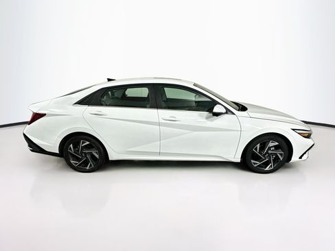 Used 2024 Hyundai Elantra Limited FWD image 10