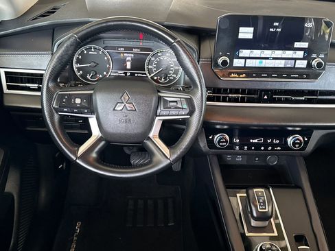 Used 2024 Mitsubishi Outlander SE image 15
