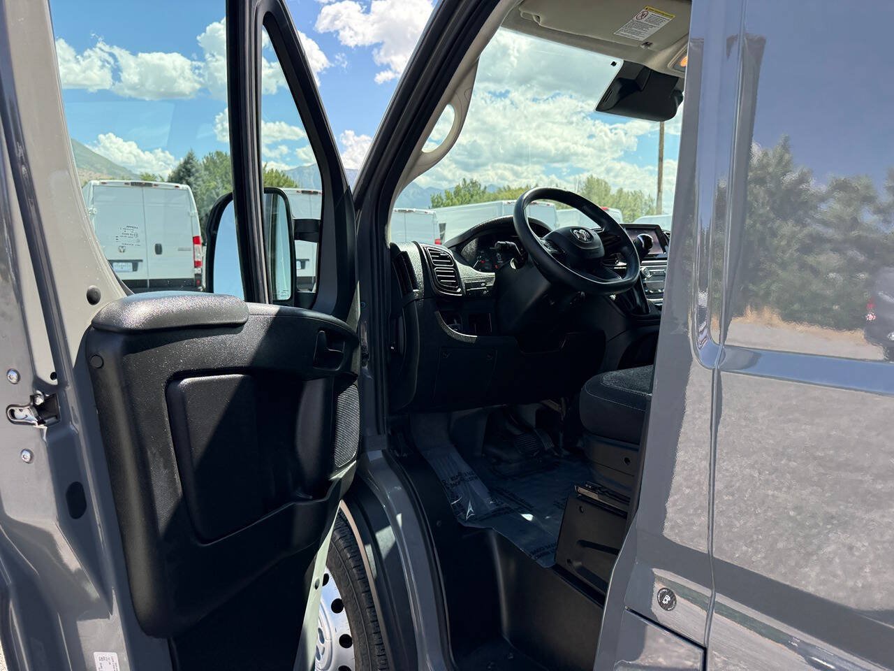 Used 2025 RAM ProMaster 2500 FWD image 13