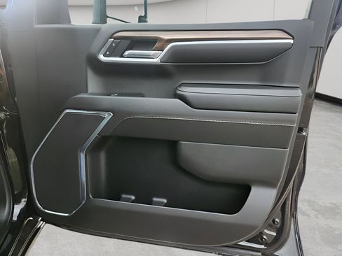 Used 2024 Chevrolet Silverado 1500 LT Trail Boss image 12