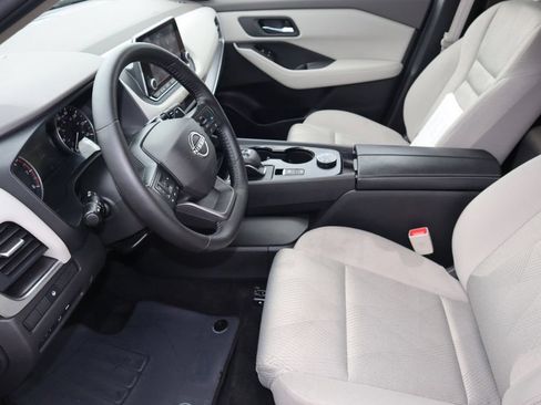 Certified 2025 Nissan Rogue SV AWD/4WD image 16